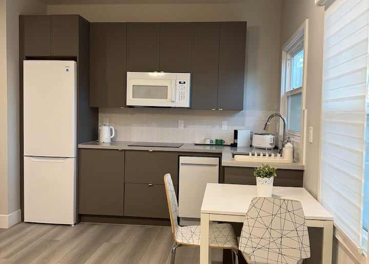 Ivory: one-bedroom Downtown Palo Alto with AC