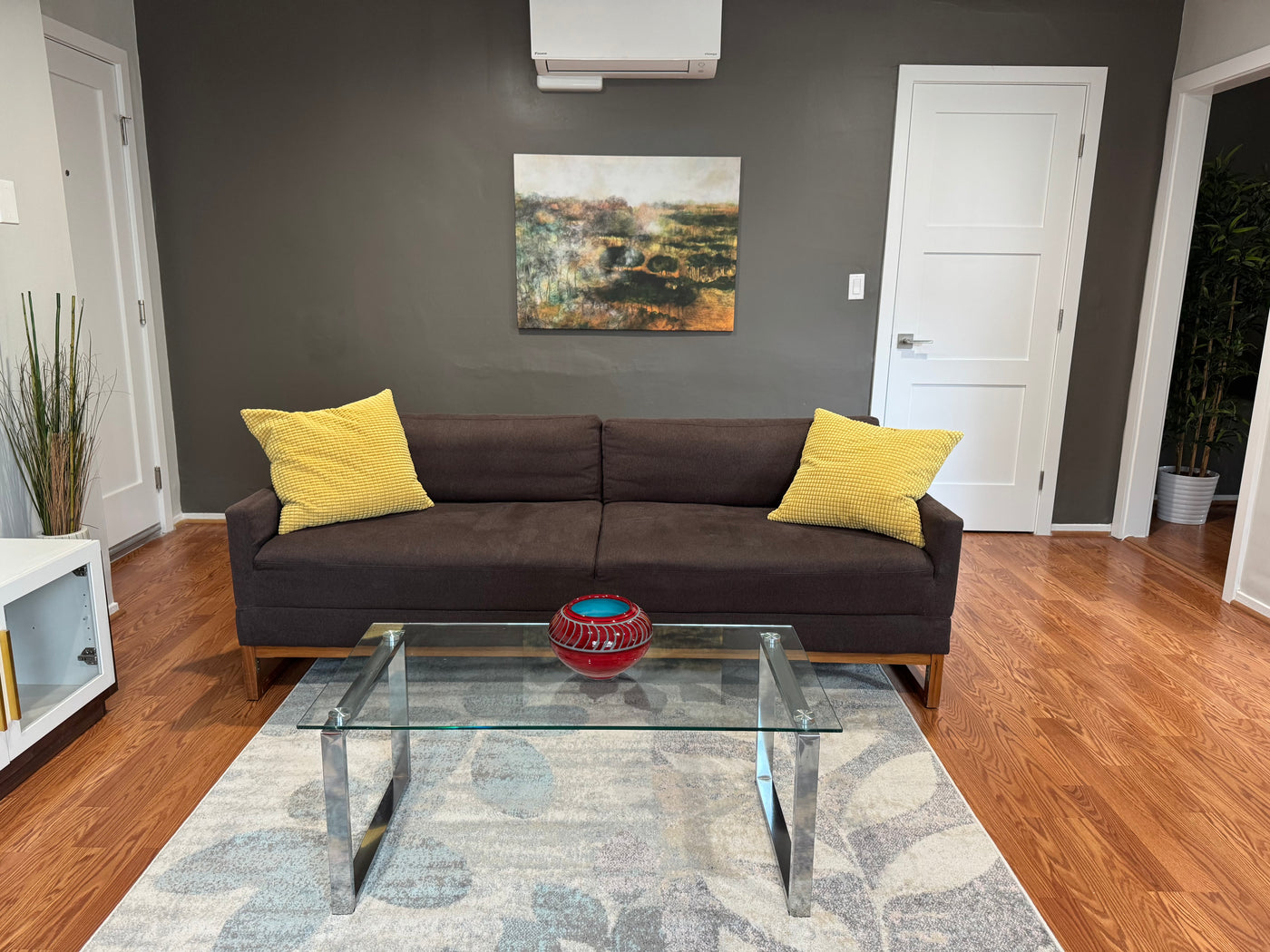 Bright and Spacious Apartment in Prime Location