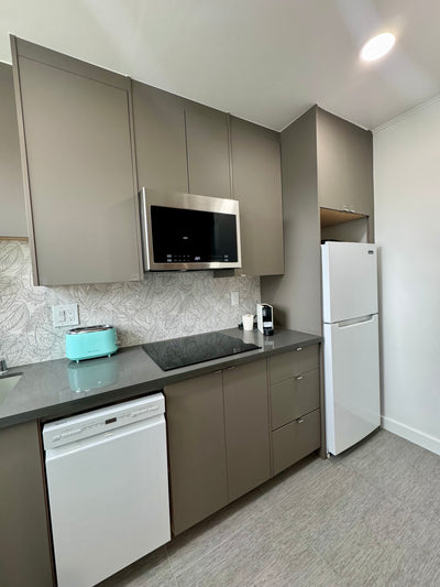 Terrific 1 Bedroom Apartment with Nook