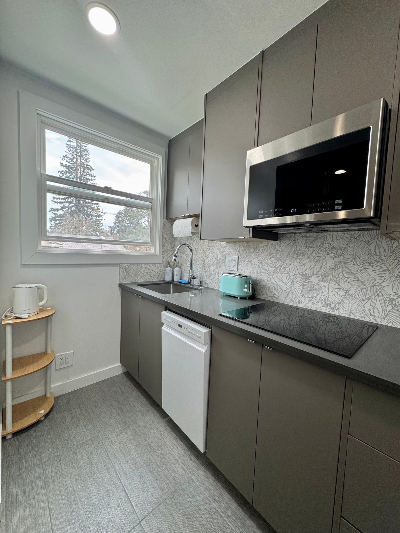 Terrific 1 Bedroom Apartment with Nook