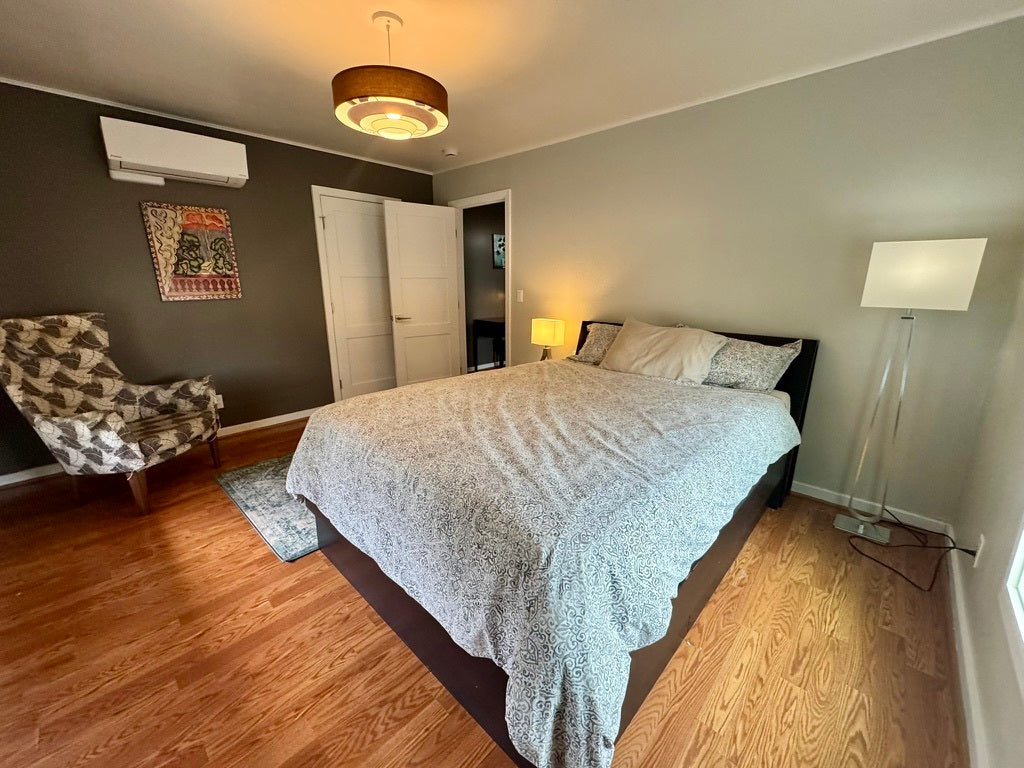 Terrific 1 Bedroom Apartment with Nook